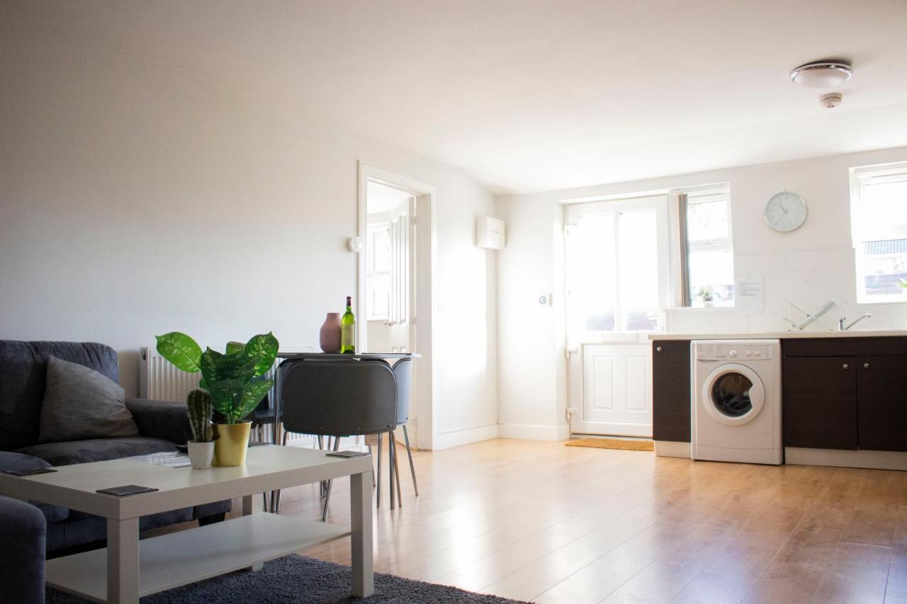 Large Ground Floor Pet Friendly 2 Bedroom Apartment With Free Parking Loughborough Zewnętrze zdjęcie